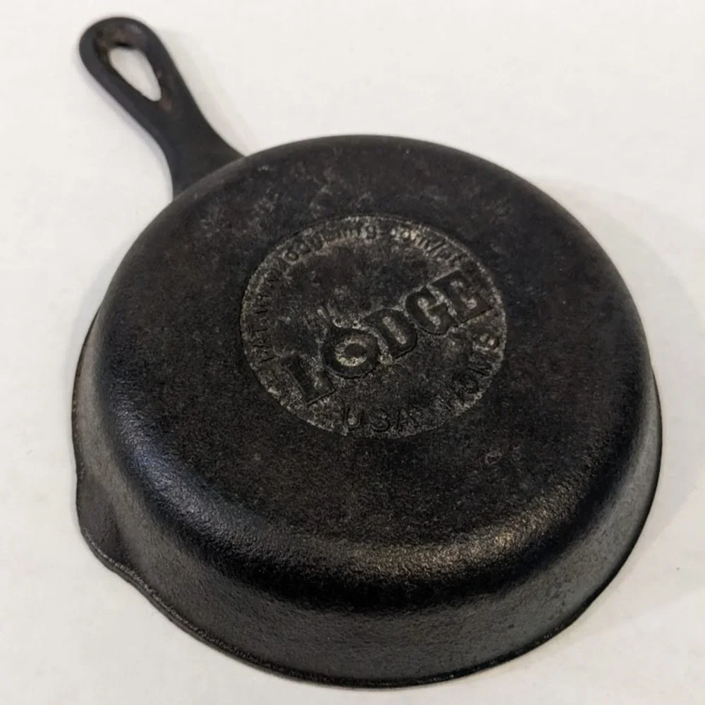 Lodge 5 Inch Cast Iron Skillet Round Pan with Pour Spouts Made in USA Black